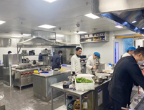 成都學校食堂廚具手机看片福利视频設備生產廠家告訴你選擇商用廚具的注意事項